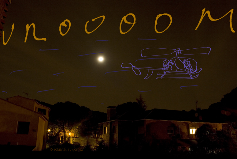 Un helicóptero irrumpe en la noche urbana. Ruido, maldito ruido.