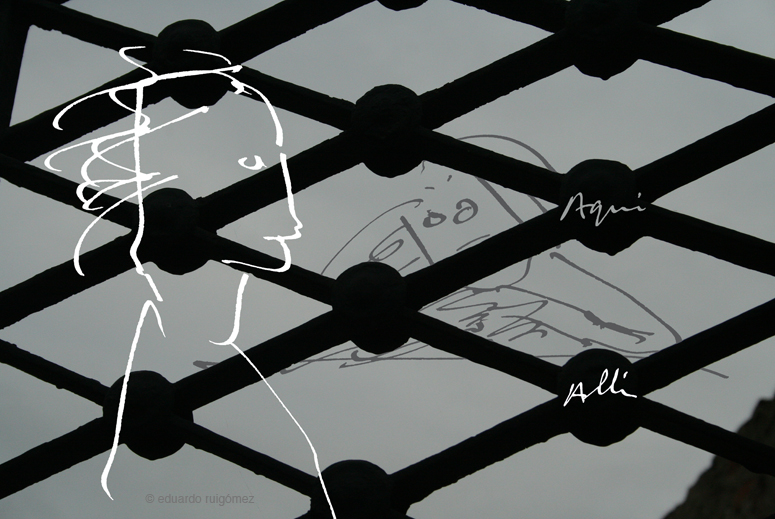 Preso y visitante separados por unas rejas, sin saber quién es quién